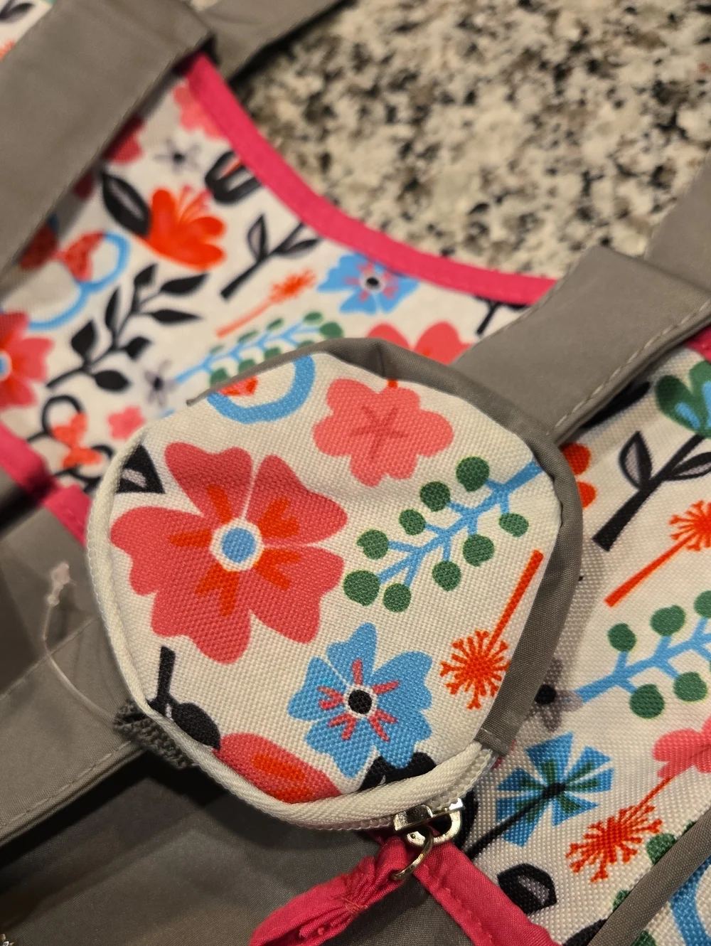 DISNEY BABY MULTI- FUNCTIONAL TRAVEL TOTE DIAPER BAG SET. MINNIE MOUSE FLORAL.